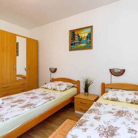 Πανσιόν Mirjana 3*